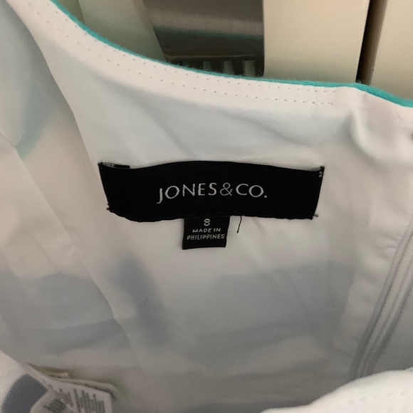 Jones & Co Fit & Flare Size 8 Dress with Pockets! - Picture 2 of 3